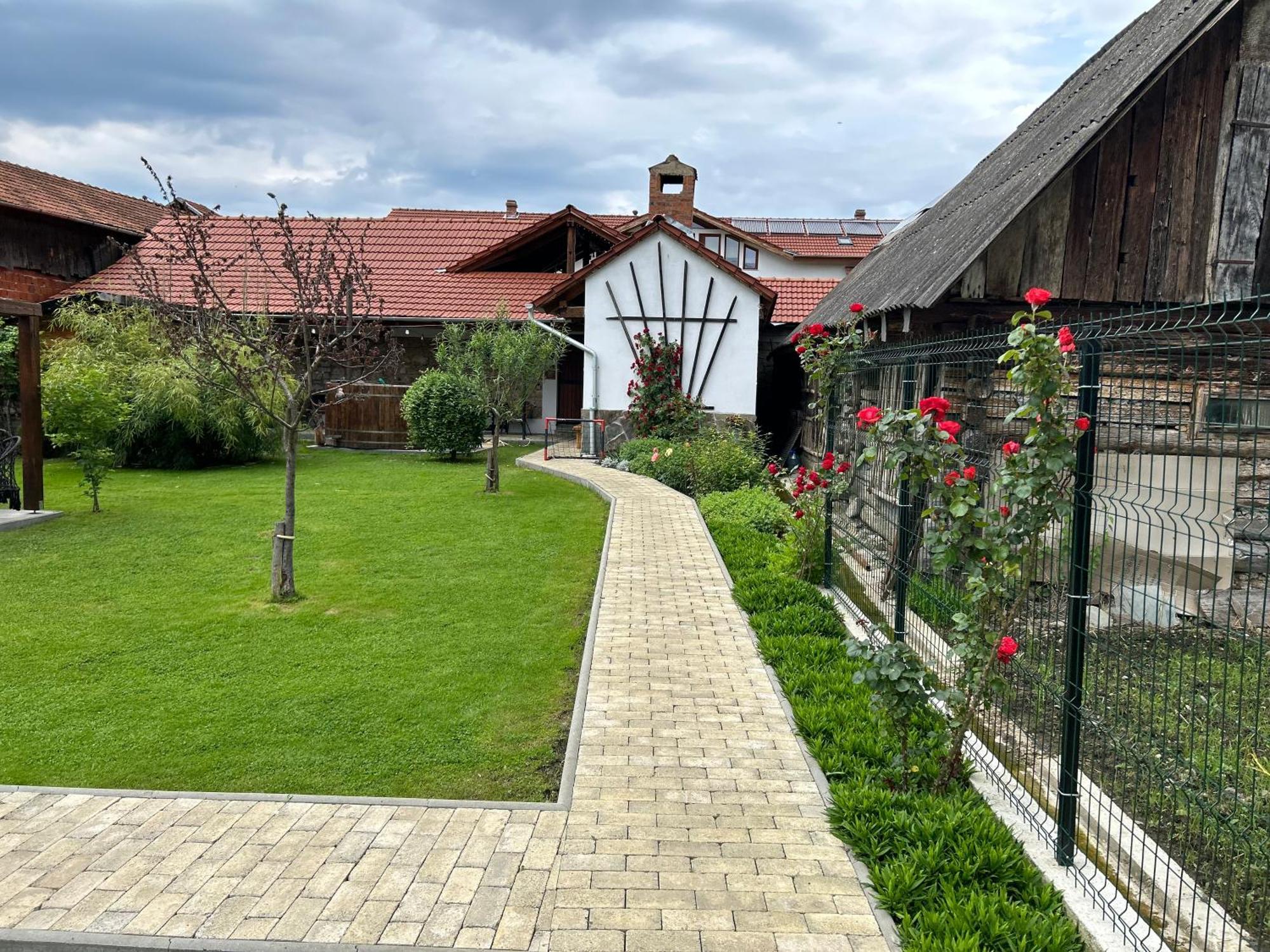 Hotel Casa "La Moara Din Gradina" Eftimie Murgu Exterior foto